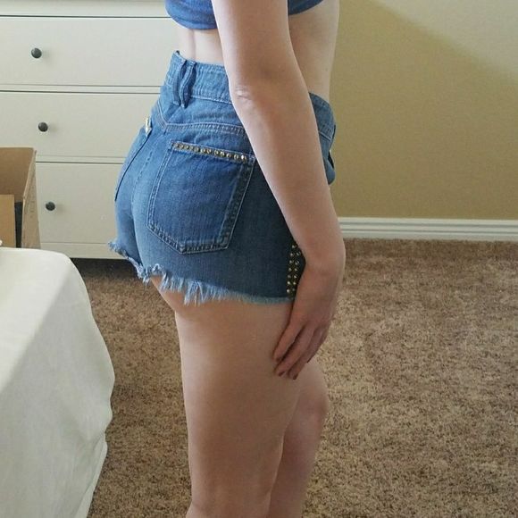 GUESS Jean shorts size 28 - Picture 3 of 3